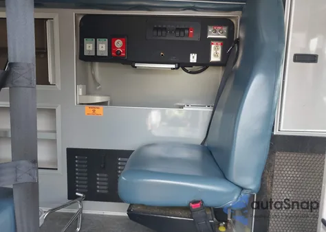 2011 Ford E-350 Super Duty Commercial из США, поврежденный, VIN 1FDSS3ES6BDA24003